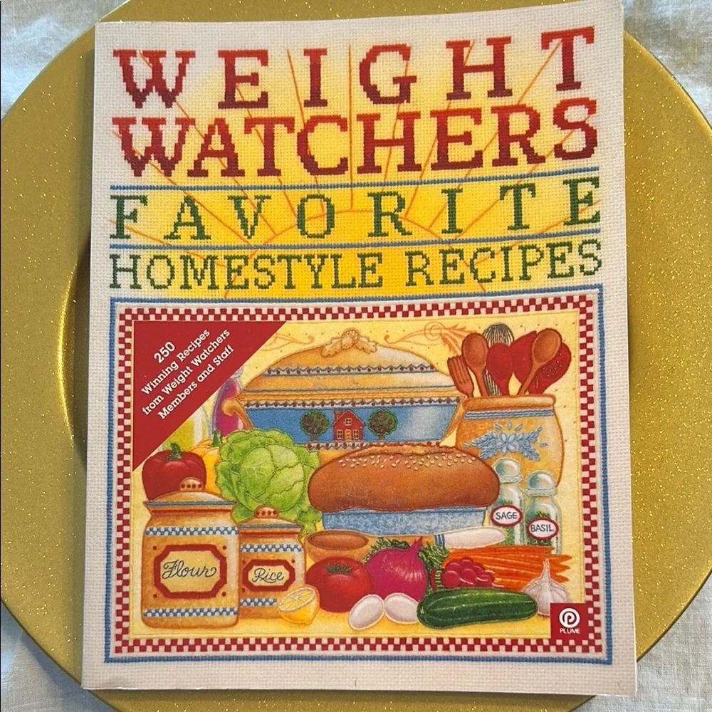 Weight Watchers Favorite Homestyle Recipes Cookbook in Great Condition!
